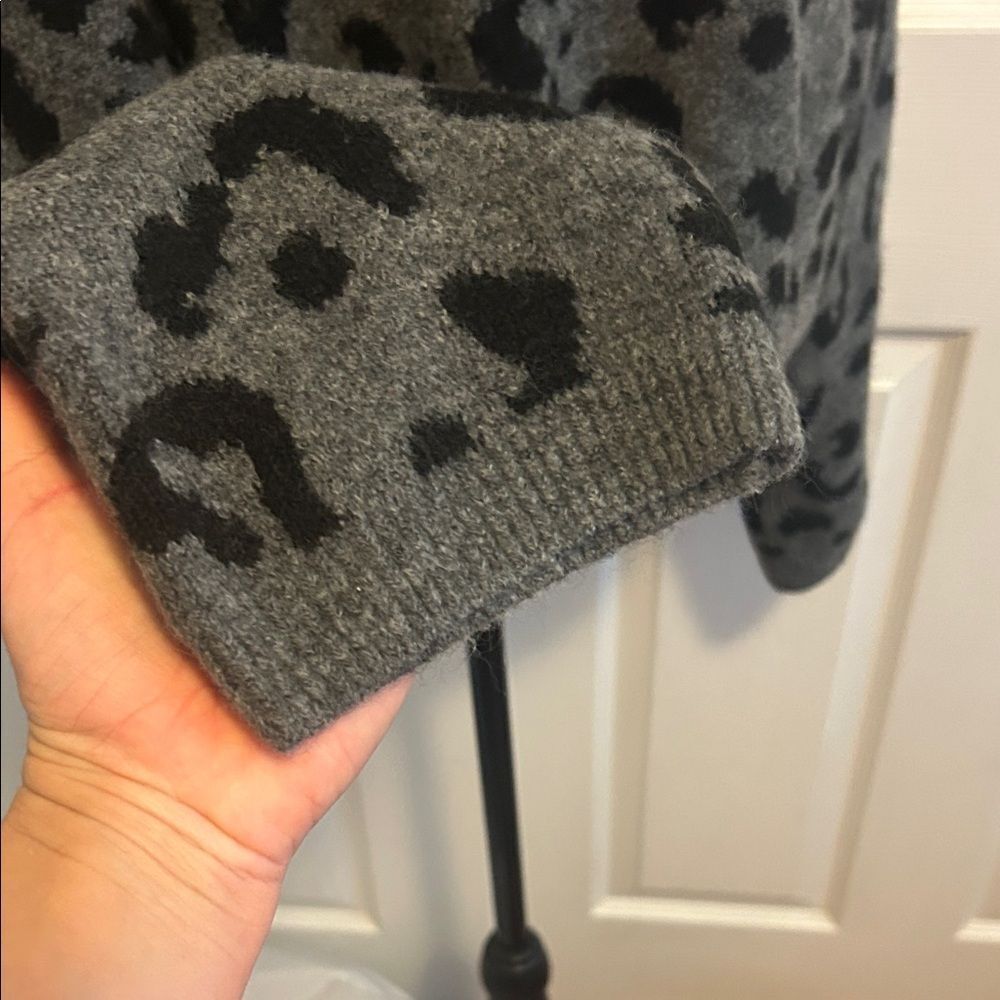 Pink Lily Gray Leopard Print Sweater   B - Picture 3 of 6